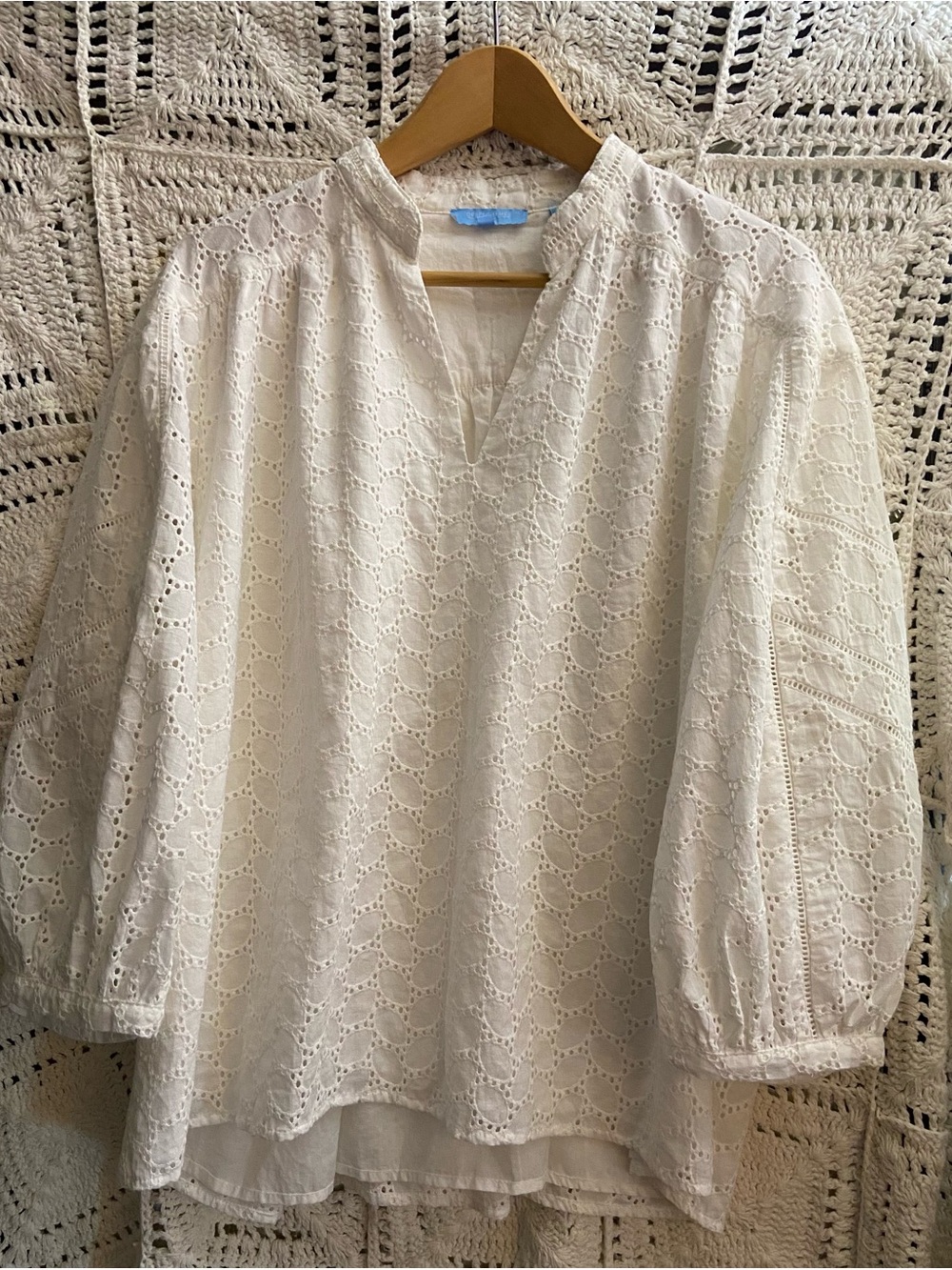 Draper James White Eyelet Top with Blue Label 💙